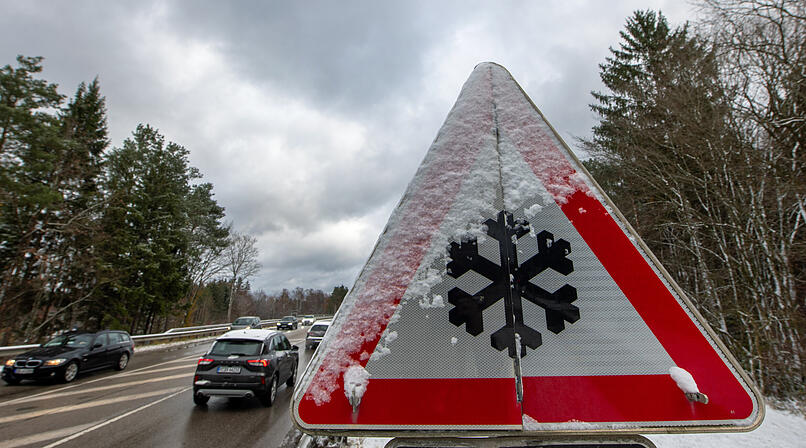 "Pl&ouml;tzlicher Wintereinbruch" - gleich mehrere Gl&auml;tte-Unf&auml;lle an einem Tag