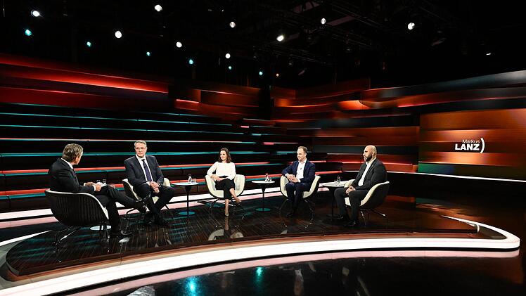 Markus Lanz (links) diskutierte am Mittwochabend mit SPD-Vize Alexander Schweitzer (zweiter von links), Journalistin Julia Löhr (Mitte), FDP-Kommunalpolitiker Kolja Saß (zweiter von rechts) und Extremismusforscher Ahmad Mansour.