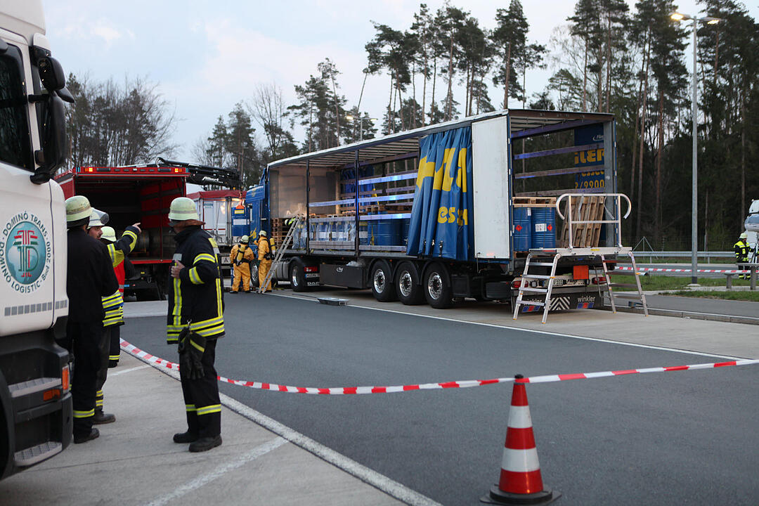 Gefahrgutaustritt auf Parkplatz an A6