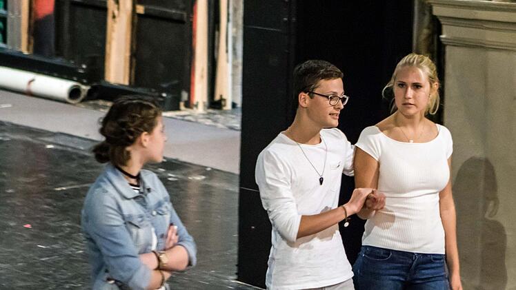 "Festival für Schultheater: "Faust - ein Referat" nach Johann Wolfgang von Goethe wird die Theatergruppe der Realschule COII am mittwoch, 12. Juli, 20 Uhr, in der Coburger Reithalle zeigen.Foto: Jochen Berger