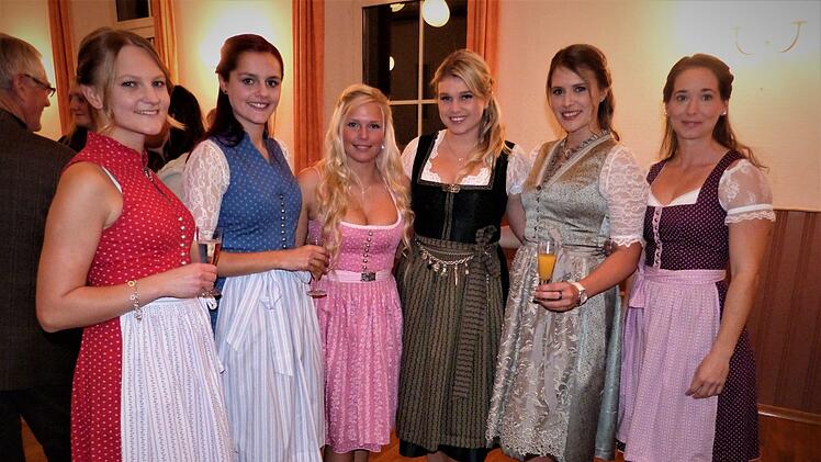 Die Kalender-Girls aus Bayern bei der Party im Neuenmarkter Dampflok-Museum.