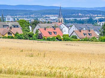 Bleibt es dabei oder leben hier einmal 200 Familien? Noch ist es ein nur ein Feld: das geplante Baugebiet Junkreut bei Gaustadt.  Foto: Ronald Rinklef