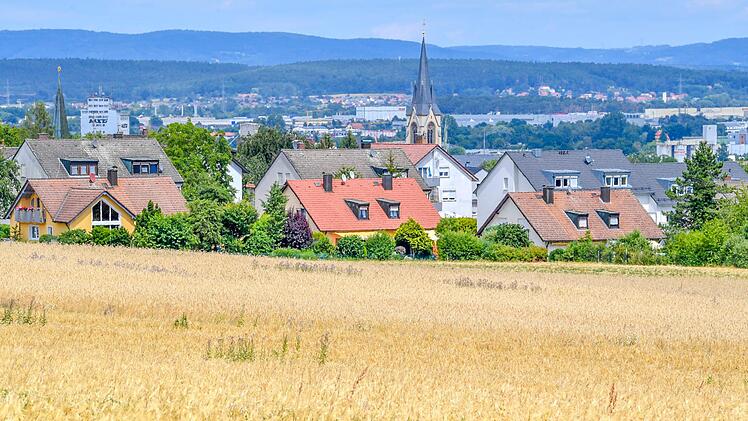 Bleibt es dabei oder leben hier einmal 200 Familien? Noch ist es ein nur ein Feld: das geplante Baugebiet Junkreut bei Gaustadt.  Foto: Ronald Rinklef