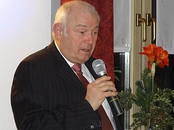 Günther Beckstein bekannte sich in Ebern klar zu einer Politik, die von christlichen Werten geprägt ist und die Mitmenschlichkeit in den Mittelpunkt stellt. Fotos: Johanna Eckert