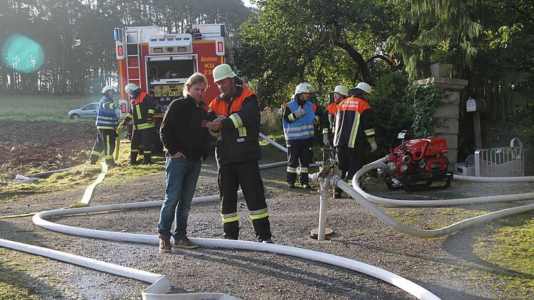 In Ameisloch ist nur eine 60er Leitung, sie fördert das erste Wasser, doch die Druckleitung für die B-Rohre muss aus Windischenhaig aufgebaut werden. Fotos: Sonja Adam
