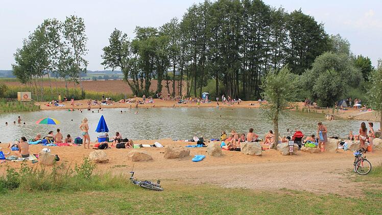 Der sehr schöne Frensdorfer Naturbadesee bietet Erholung pur und zieht Besucher aus dem ganzen Landkreis an.