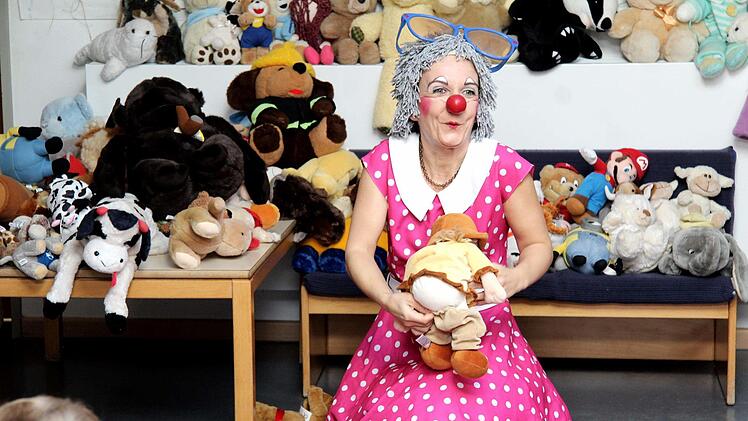 Klinik-Clown Rosa war zu Besuch in Weisendorf   Foto: Richard Sänger