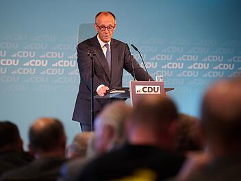Bundeskanzler Merz beim Jubil&auml;um des Neheim-H&uuml;stener Programms