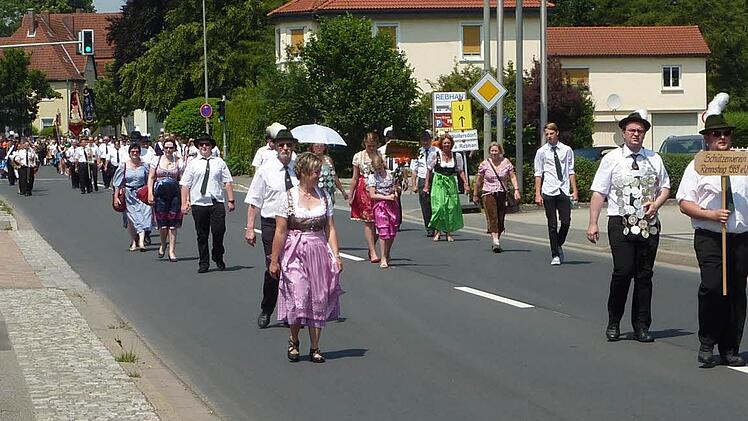Zahlreiche Schützenvereine zeigten Flagge in Stockheim.  Foto: Gerd Fleischmann