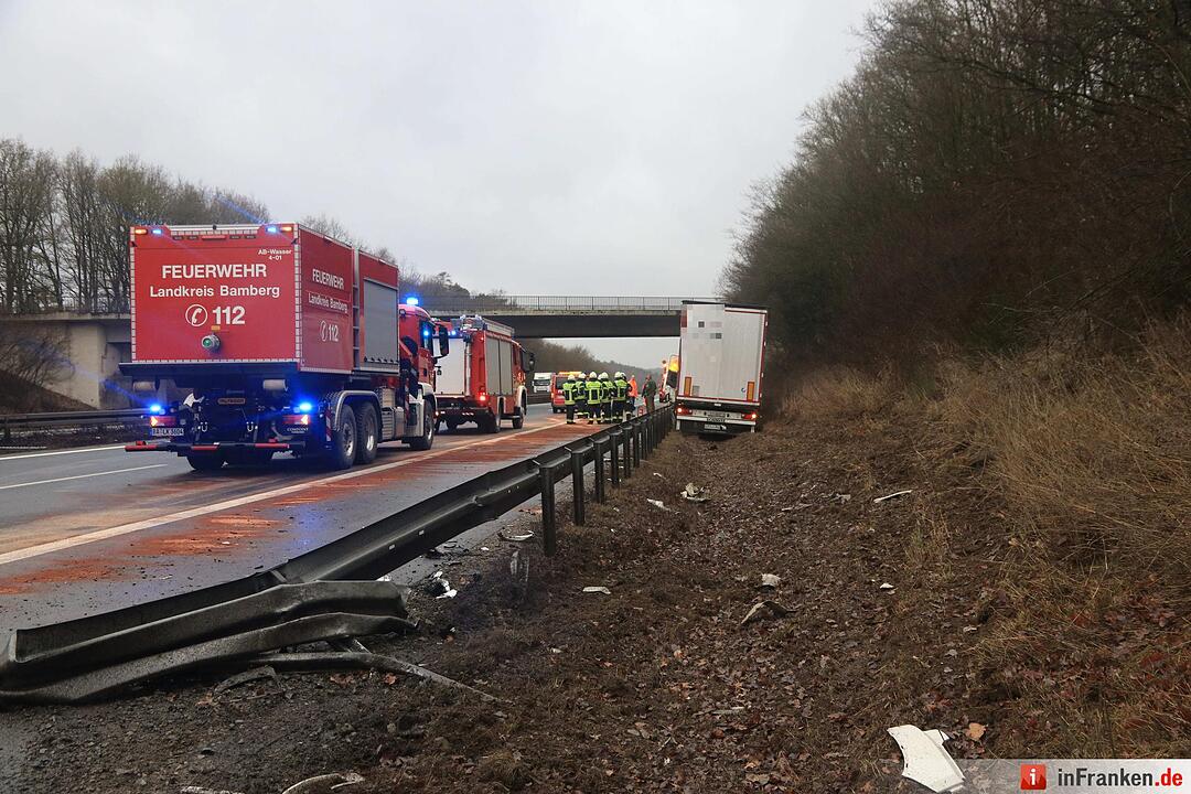 Leitplanke niedergewalzt und Tank aufgerissen - Lkw verunfallt auf der A3