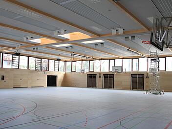 Die neue Zweifach-Sporthalle in Höchstadt ist fast fertig. Foto: Andreas Dorsch