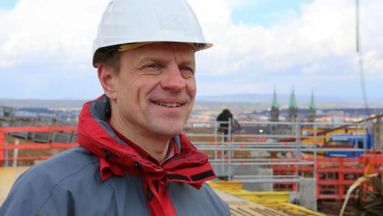 Christoph Jermonin von den Stadtwerken freut sich über die zügigen Fortschritte auf der Baustelle. Foto: Barbara Herbst