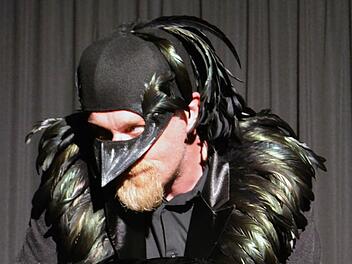 Markus Veith als Rabe in der Gruselkomödie "Einst um eine Mittnacht".  Foto: Fränkischer Theatersommer