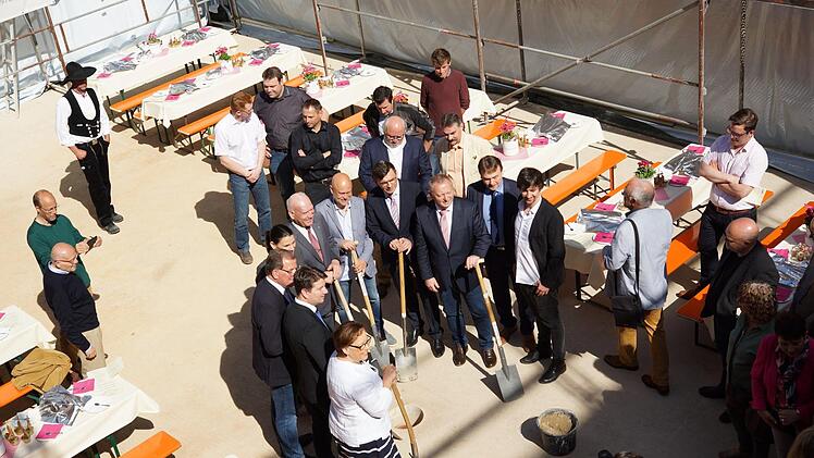 Richtfest mit Wissenschaftsministerin Marion KiechleFoto: Arkadius Guzy