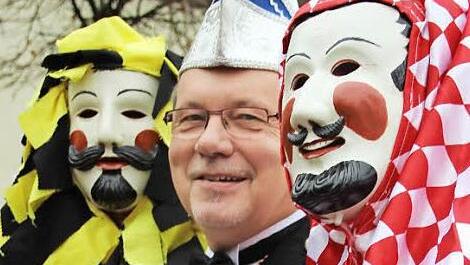 Das "Schörschla", Elferratsvorsitzender Eberhard Wohl und der "Schellenmann" wollendie nächsten Monate über Ebern regieren. Der Bürgermeister wird zum Faschungsauftakt entmachtet. Foto: Eckehard Kiesewetter