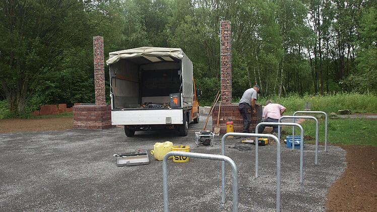 Letzte Arbeiten am Eingang zur Riedelgrube.