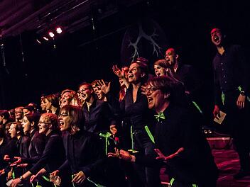 Mitreißend: Der Coburger Hochschulechor "Die Klangfänger" beim Auftritt im Kongresshaus RosengartenFoto: Jochen Berger