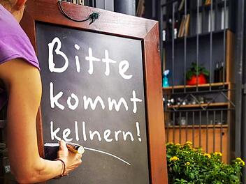Viele Gastronomen haben während der Pandemie Personal verloren und sind jetzt auf der Suche.