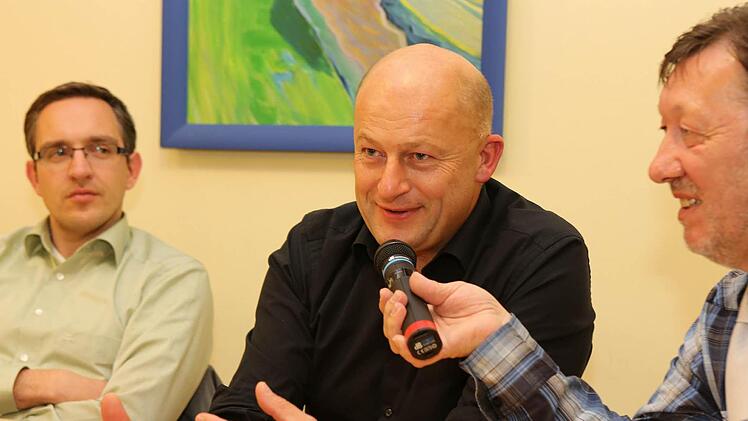 Bürgermeister Claus Schwarzmann (Mitte) im Gespräch mit Josef Hofbauer (r.) und dem Forchheimer Redaktionsleiter Michael Memmel (li.).
