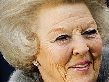 Staatstragend, beruhigend und legendär: die Frisur von Königin Beatrix  Foto: Robin Utrecht-dpa/archiv