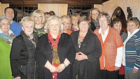 Das neue Vorstandsteam des Ortsverbandes Lichtenfels der Frauen-Union mit der Ersten Vorsitzenden Gertud Tischer (vorne, Dritte von links) Foto: Alfred Thieret