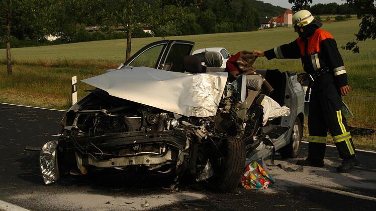 08. Juni 2015: Unfall auf der Staatsstraße 2292 zwischen Steinach und Hohn. Foto: Paul Ziegler