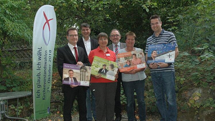 Werbung für die Kirchenvorstandswahl des Dekanats Coburg am 21. Oktober machten Thomas Radermacher, Dekan Stefan Kirchberger, Krankenhausseelsorgerin Susanne Thorwart, Dekan Andreas Kleefeld, Sylvia Franz und Pfarrer Michael Meyer zu HörsteEdwin Meißinger