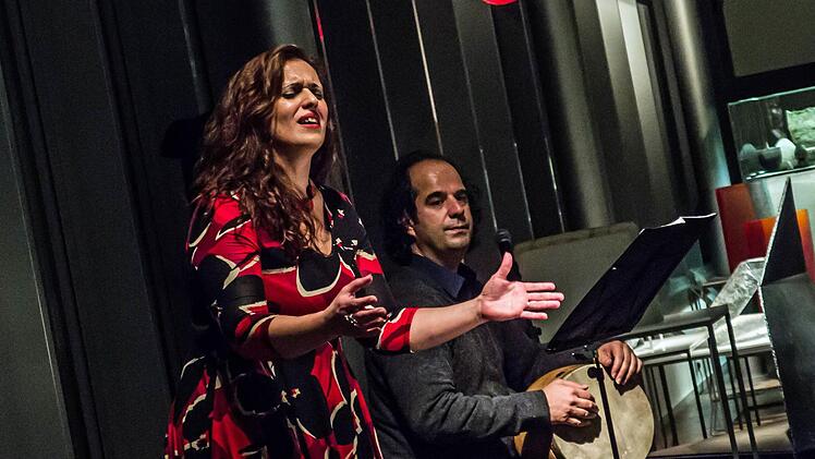 Gayané Sureni und Hadi Alizadeh gastierten im Glasmuseum Rosenau. Foto: Jochen Berger