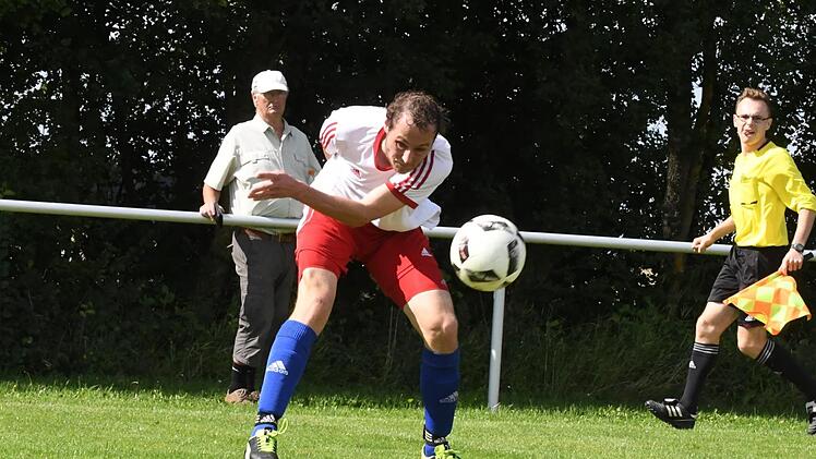 Auf der verzweifelten Suche nach Zielwasser befinden sich aktuell alle Akteure des TSV Rannungen, dementsprechend auch Michael Röder (im Bild).Hopf