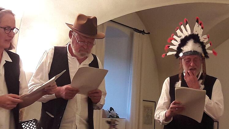 Bärbel Fürst, Bernt Sieg und Jens Müller-Rastede begeisterten bei der Lesung in Münnerstadts Deutschherrnkeller. Foto:  Hartmut Hessel