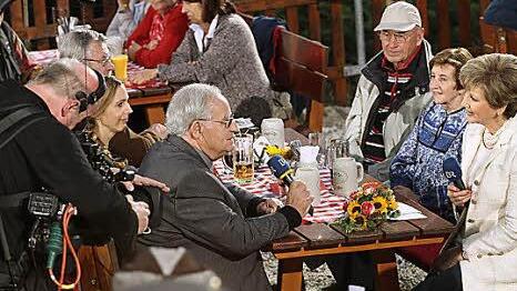 Carolin Reiber im Gespräch mit Ado Schlier. Fotos: Gerda Völk