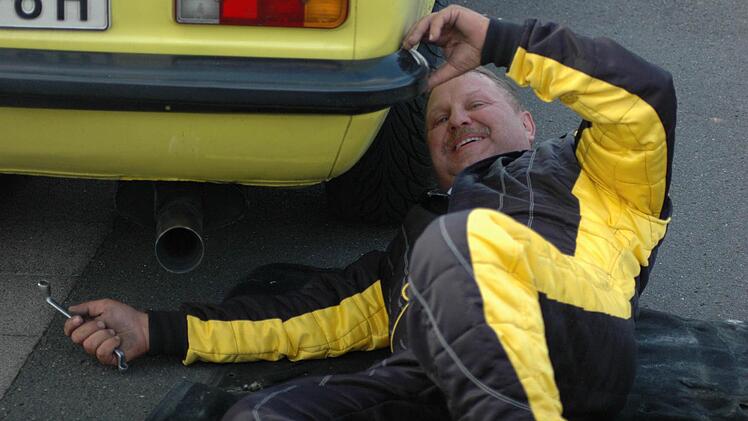 Selbst ist der Mann: Der 52-jährige Tiefbau-Polier Werner Höchemer aus Burkardroth-Zahlbach gab heuer seine Fahrer-Premiere beim Hauenstein-Bergrennen.
