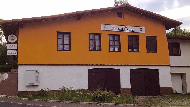 Über eine neue Perspektive für die ehemalige "Pfeffermühle" in Wildflecken informierte Bürgermeister Gerd Kleinhenz.  Foto: Sebastian Schmitt-Mathea