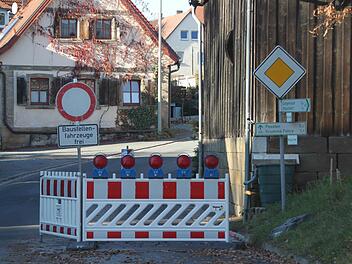 Noch ist die Döllnitzer Ortsdurchfahrt gesperrt. Spätestens ab dem kommenden Wochenende ist die Baumaßnahme abgeschlossen. Foto: Alexander Hartmann