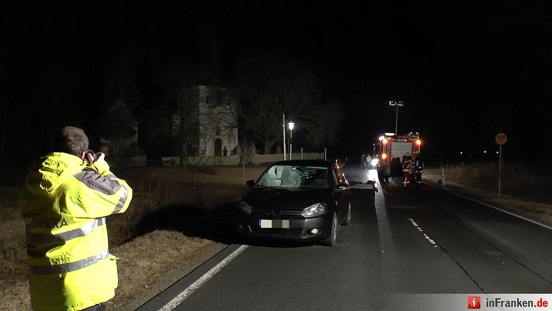 Tödlicher Unfall im Kreis Rhön-Grabfeld: 76-Jähriger Fußgänger von Auto erfasst