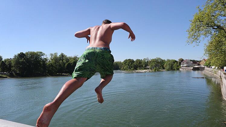 Die Woche startet sommerlich, allerdings sind auch Gewitter m&ouml;glich. Foto: Karl-Josef Hildenbrand/dpa