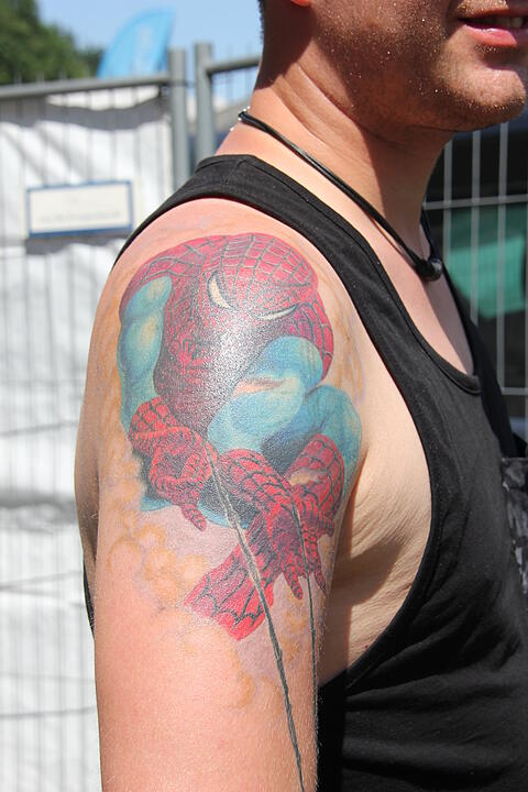Zu einem Rockfestival gehören natürlich auch Tattoos