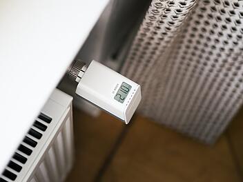 Smart Home Heizkörper-Thermostat: Regelt gezielt die Temperatur in einzelnen Räumen mit praktischer Zeitschaltuhr.