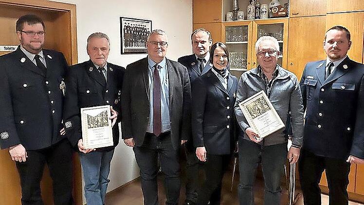 Ehrungen bei der Feuerwehr (von links): Kommandant Dominik Renner, Ehrenmitglied Detlef Renner, Bürgermeister Herwig Neumann, Zweiter Vorsitzender Stefan Solger, Vorsitzende Barbara Witzgall, Ehrenmitglied Uwe Hübner und Kreisbrandmeister Michel M...