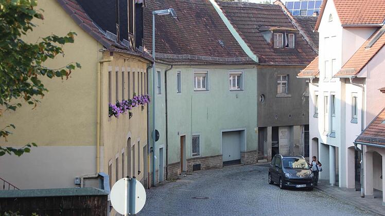 Blick von der B8 auf die Lindenstraße.