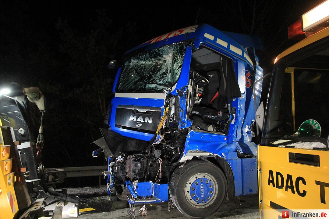 Unfall mit Gefahrgut-Laster auf der A3 bei Höchstadt