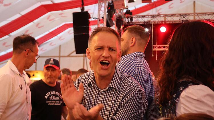 Mitsingen ist Pflicht im Stadel. Foto: Romy Denk