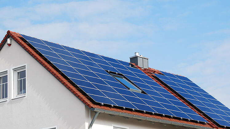 Photovoltaik, Erneuerbare Energie, Solarstrom, Solar, Energiewende, Hausdach, Dach