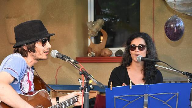 Auch "Omie Wise" alias Joe & Jalda sorgten f&uuml;r ein Woodstock-Feeling. Fotos: Uschi Pravwitz