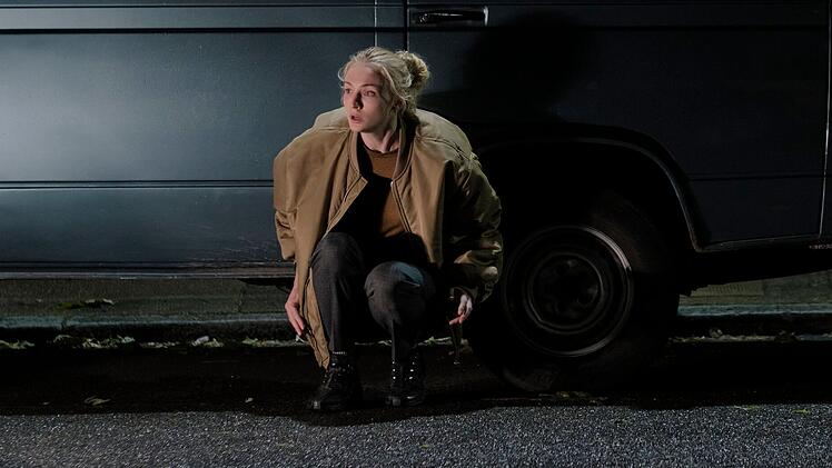 F&uuml;r Zara (Sophie Turner) wird es zunehmend gef&auml;hrlich.