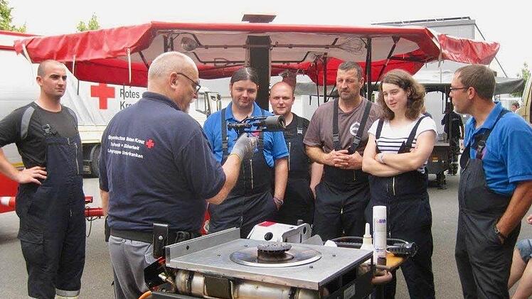 Bei einem Lehrgang "Technischer Helfer am Feldkochherd" haben sich Stangenrother Feuerwehrler weitergebildet. Am Wochenende können sie erstmals ihre Kenntnisse umsetzen. Neben Kesselfleisch werden mit der Feldküche auch Forellen aus der Rhön gegrillt. Foto: Jürgen Gärtner
