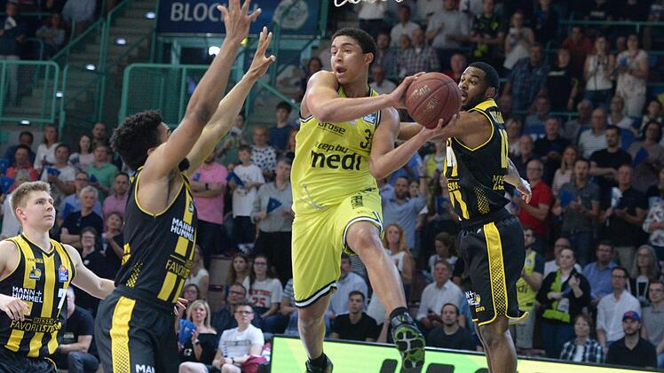 Eine starke Leistung bei der Medi-Niederlage gegen Ludwigsburg zeigte James Robinson.  Foto: Peter Mularczyk