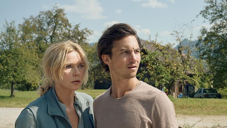 Birgit Reincke (Veronica Ferres) und Jonas Becker (Tim Oliver Schultz) suchen gemeinsam nach den vermissten Kindern.