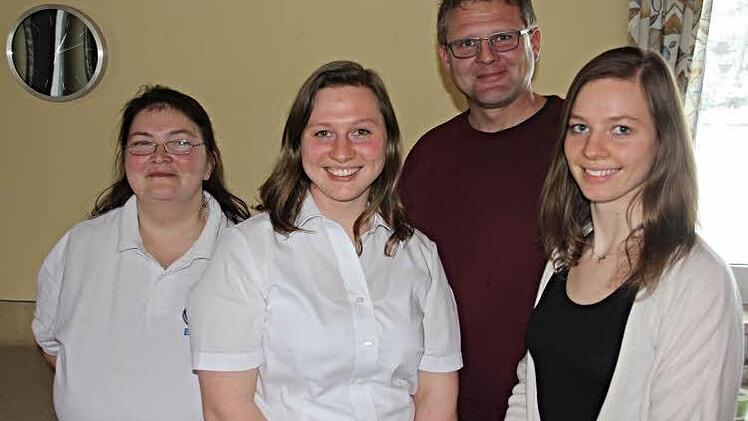 Sie bestimmen für zwei Jahre die Geschicke der BRK-Wasserwachtortsgruppe Ebern (von links): Vorsitzende Michaela Hülbig, Zweite Jugendleiterin Evamaria Gegner, Technischer Leiter Jochen Zürl und Erste Jugendleiterin Marina Gegner. Foto: Helmut Will