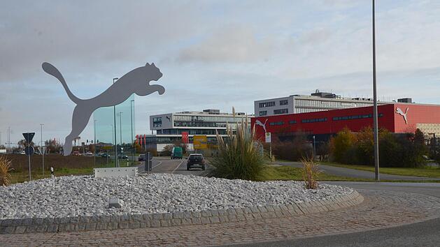Der Puma-Kreisel soll für die Autos erhalten bleiben, die Straßenbahn fährt parallel zur Straße auf der Puma-Seite .  Foto: Bernhard Panzer